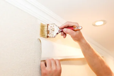 Pose de papier peint à Précigné — revêtements muraux et toiles de verre